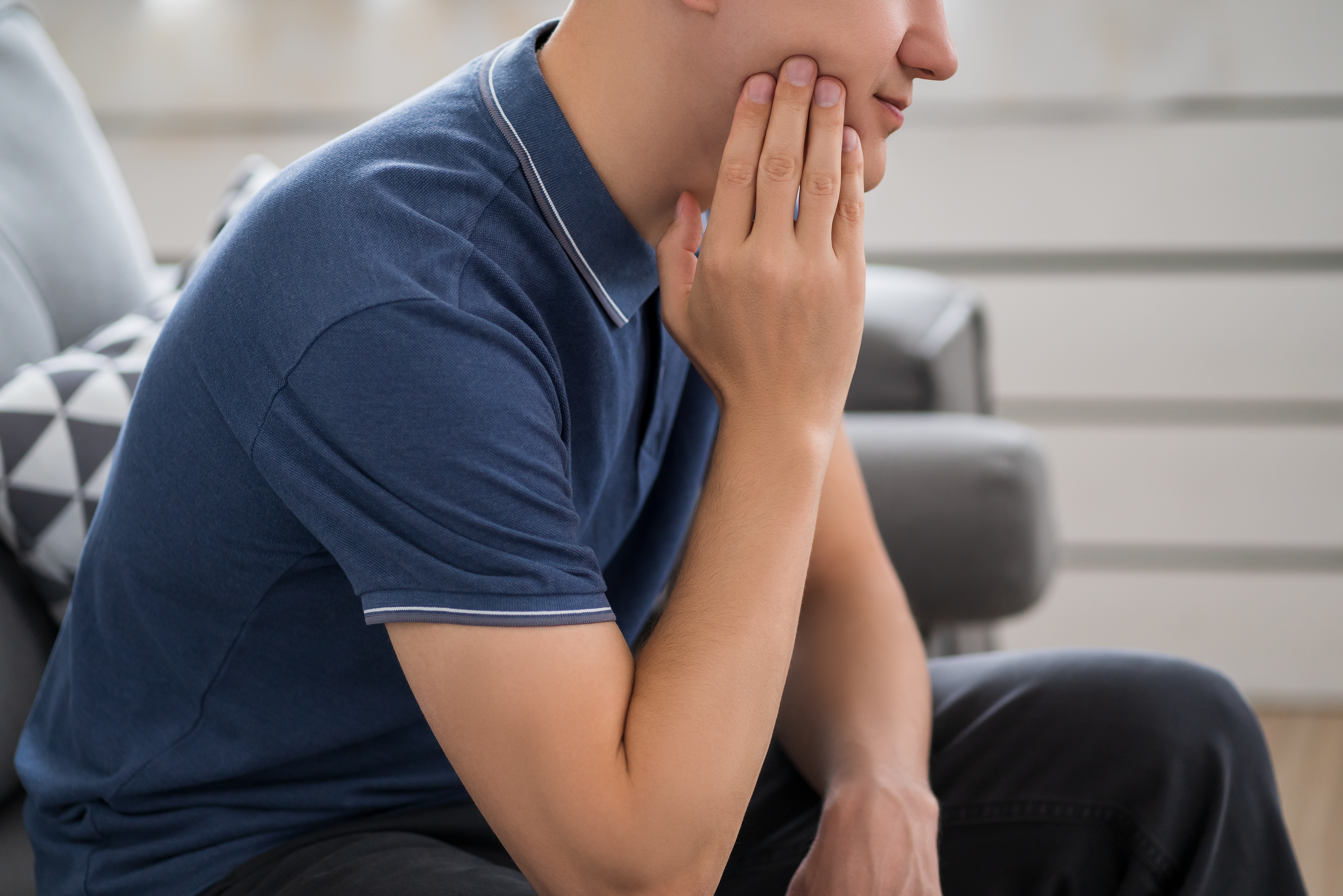 A man with toothache, periodontal disease in wisdom teeth